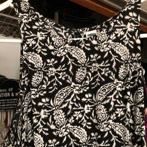 Sleeveless top with fun print